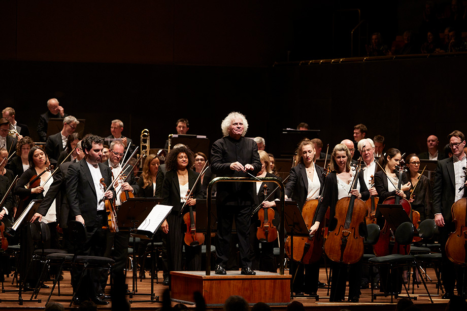 Simon Rattle with the London Symphony Orchestra (photograph by Laura Manariti).
